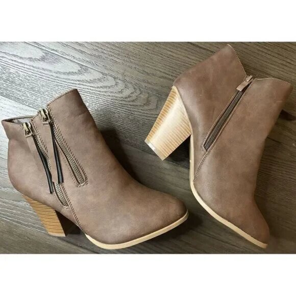 Journee Brown Ankle Boots Womens Size 12 D Faux Leather Block Chunky Heel - Picture 2 of 3